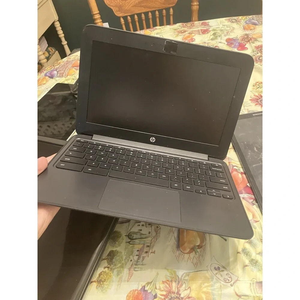 Lot of 4 devices for parts or repair. Apple - iPad - computer-Dell-Samsung